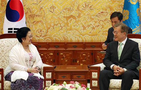 	문 대통령, 메가와티 인도네시아 전(前) 대통령 접견