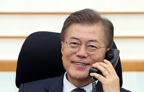 문 대통령, 뉴질랜드 총리와 정상 통화