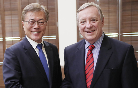 문 대통령, 더빈 美 상원 원내총무 면담