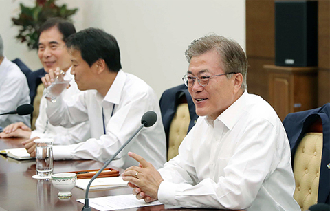 문 대통령, 책임총리제 실현, 일자리 추경 강조