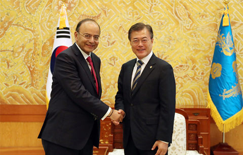 	문 대통령, 인도 재무장관 접견