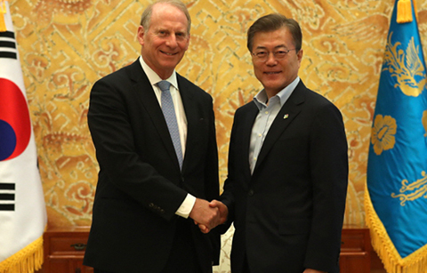 	문 대통령, "한미동맹은 외교•안보 정책의 근간"