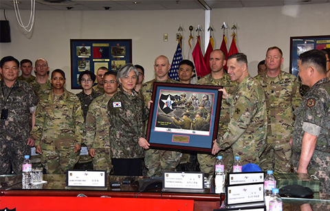 	강경화 외교부 장관 미2사단 방문