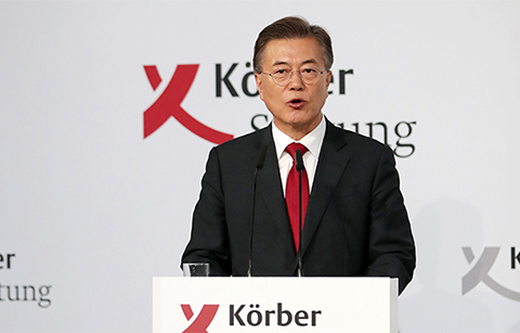 문 대통령, "평화로운 한반도 실현해 나갈 것"