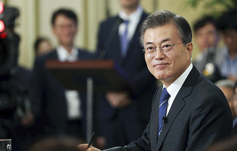 ‘문 대통령의 소소한 인터뷰’, 청와대 일상 공개