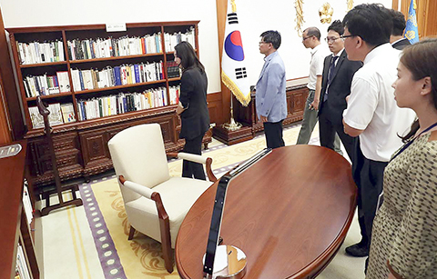 국민 추천도서로 꾸며진 ‘대통령 서재’ 공개