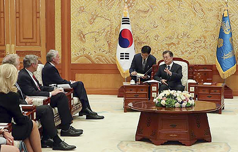 문 대통령, 美상원 동아태소위 대표단 접견