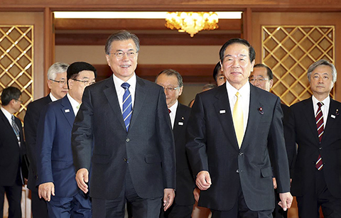 문 대통령, 한∙일 의원 연맹 대표단 접견