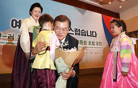 문 대통령, “동포여러분은 극동지역 발전의 원동력”