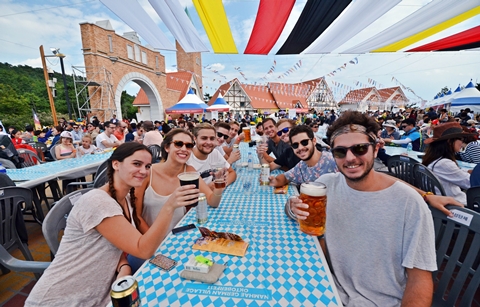 남해 독일마을에서 ‘Prost(건배)!’