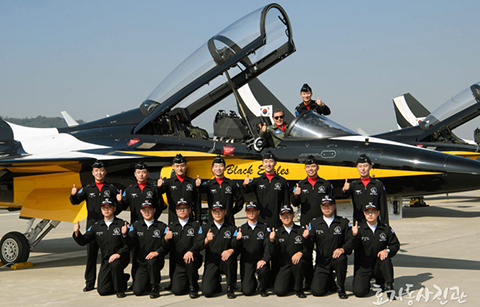 문 대통령, 평화 수호 위한 방위산업 역량강화 강조