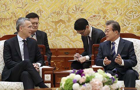 문 대통령, NATO 사무총장 접견