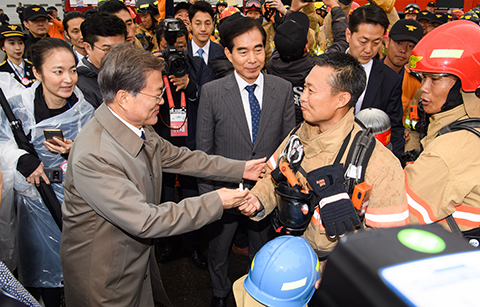 문 대통령, ‘소방은 국민의 손을 가장 먼저 잡아주는 국가의 손’