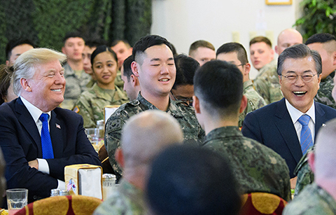 한·미 정상, 양국 동맹 상징 ‘캠프 험프리스’ 방문