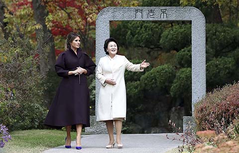 김정숙 여사, 멜라니아 트럼프 여사와 환담