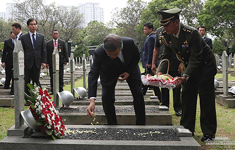 문 대통령 인도네시아 영웅묘지 참배