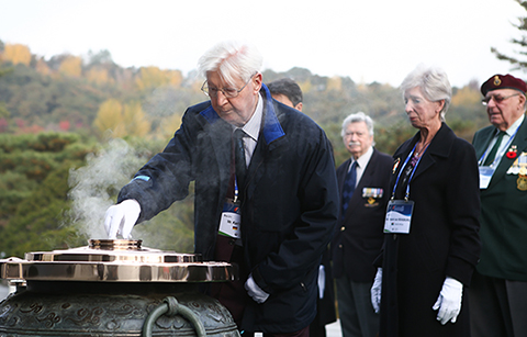 한국전쟁 독일의료지원단원 칼 하우저, ‘한국 재건 놀랍다’