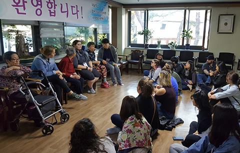 위안부 피해자와 외국인들의 ‘따뜻한 나눔’