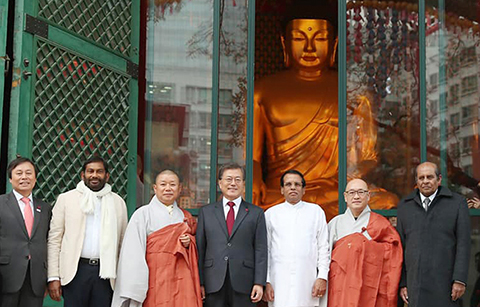 문 대통령, 스리랑카 대통령과 조계사 방문