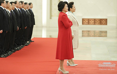 김정숙 여사, 펑리위안 여사와 공감 나눠