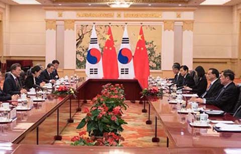 문 대통령, 중국 총리‧전인대 상무위원장 접견