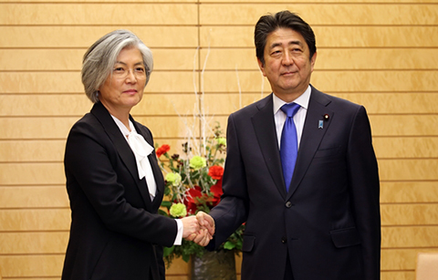 강경화 장관, 아베 신조 일본 총리 예방
