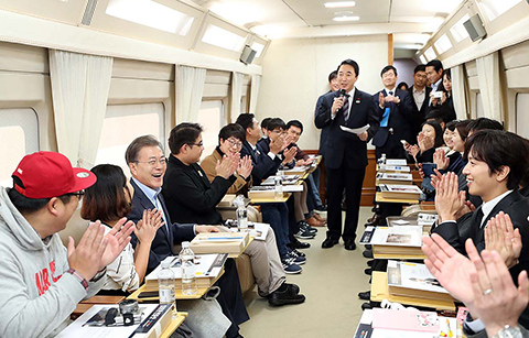 문 대통령, KTX타고 평창 동계올림픽 홍보 및 관계자 격려 