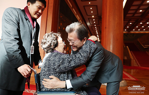 문 대통령, “잘못된 위안부 합의” 사과