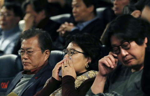 문 대통령, 민주항쟁 다룬 영화 ‘1987’ 관람 