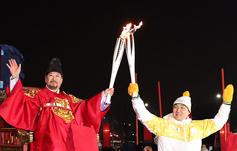 ‘광화문 성화봉송’, 60분에 담긴 600년의 시간여행