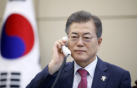 문 대통령, 우즈벡 미르지요예프 대통령과 정상통화