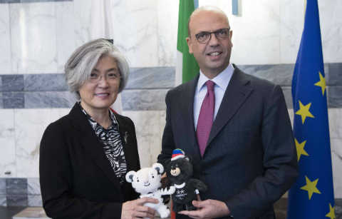 강경화 장관, 이탈리아·교황청 외교장관과 회담