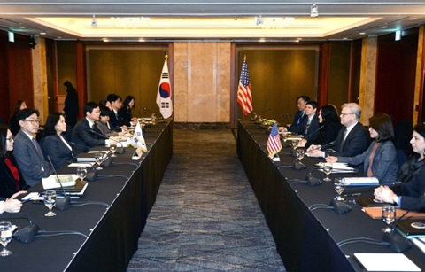 한미 FTA 2차 협상: 한국은 ‘세이프가드’, 미국은 ‘자동차’