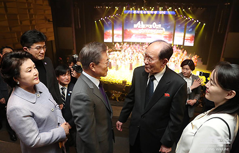 문 대통령, 북측 대표단과 ‘삼지연’ 공연 관람