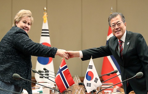 문 대통령, 노르웨이 총리와 정상회담