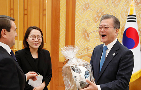 문 대통령, “러시아 출신 선수단, 평창 더 풍성하게 만들어”