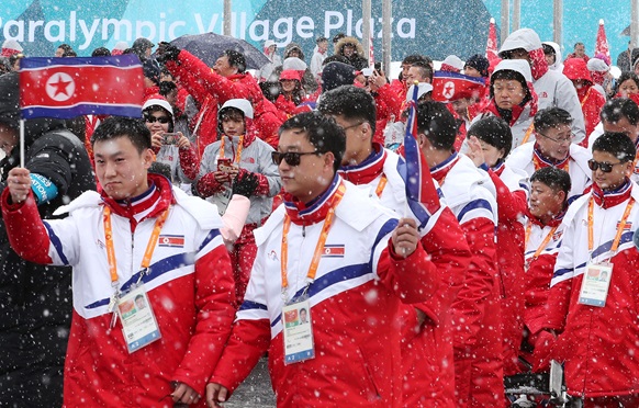 북한 최초 동계패럴림픽 선수단 선수촌 입촌