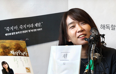 작가 한강 소설 ‘흰’으로 맨부커 후보 또 올라