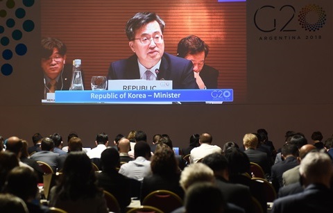 김 부총리, "통상 마찰이 세계경제의 주요 위험요인"