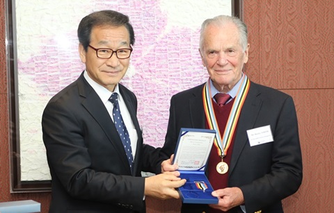 문 대통령, 흥남철수 ‘빅토리호’ 선원에 답장 