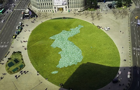 서울광장에 피는 ‘한반도 평화의 꽃’