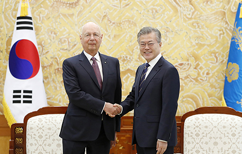 문재인 대통령, 세계경제포럼 회장과 접견