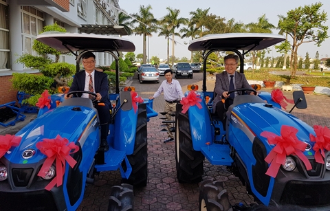 한국, 베트남에 농기계 기증