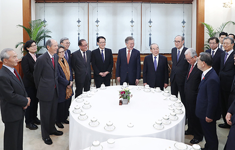 문재인 대통령 “북∙미 간 비핵화 합의 이행돼야 남북관계 풀 수 있어”