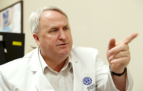 인요한 “대북 보건 협력은 한반도 평화 지원책”