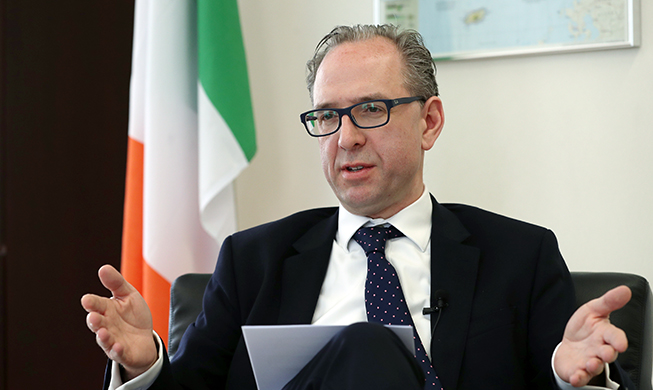 180423_irishambassador_main