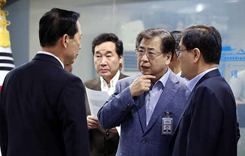 청와대 “판문점 선언 차질 없이 이행해야”