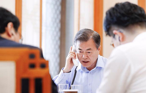 한·미 정상 15번째 통화 “북미회담 성공 위해 긴밀히 협의”