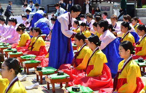 "저도 어른 됐어요" 성년의 날 맞아 '전통 성년례' 재현
