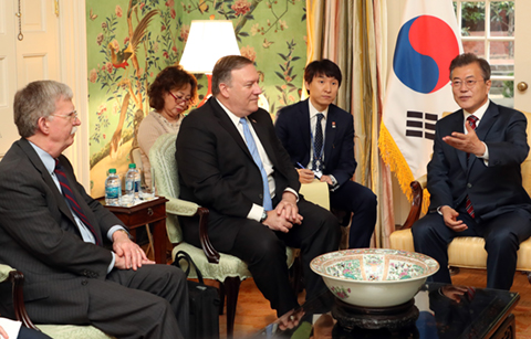 문 대통령 폼페이오∙볼턴에 “흔들림 없는 정상회담 준비” 당부